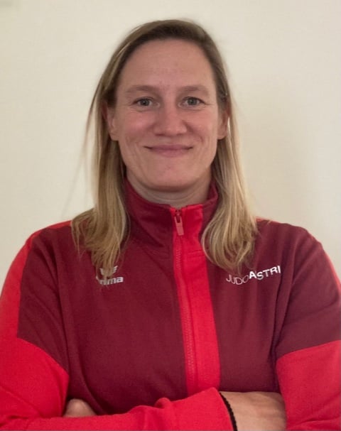 Ms. Yvonne Snir-Bönisch