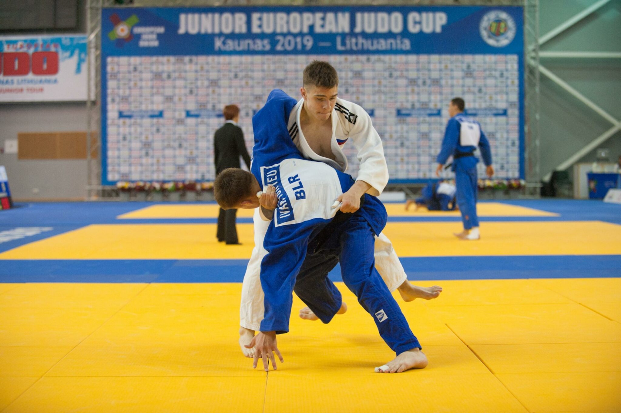 JUNIORS HEAD TO KAUNAS