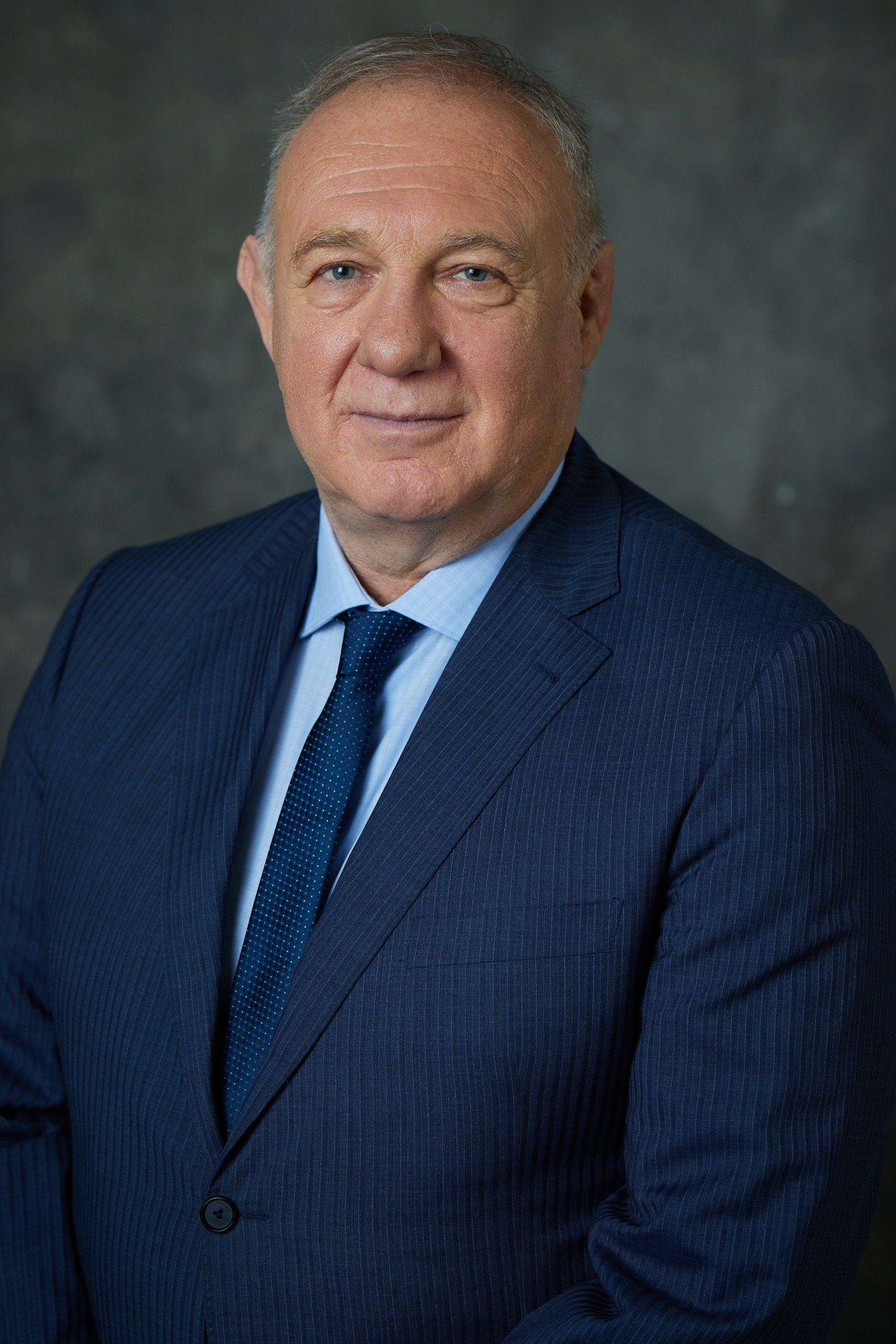 Dr. László TÓTH