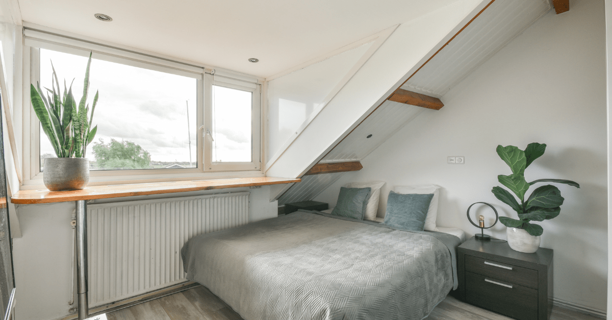 A small boys bedroom with floating desk mounted onto the wall.